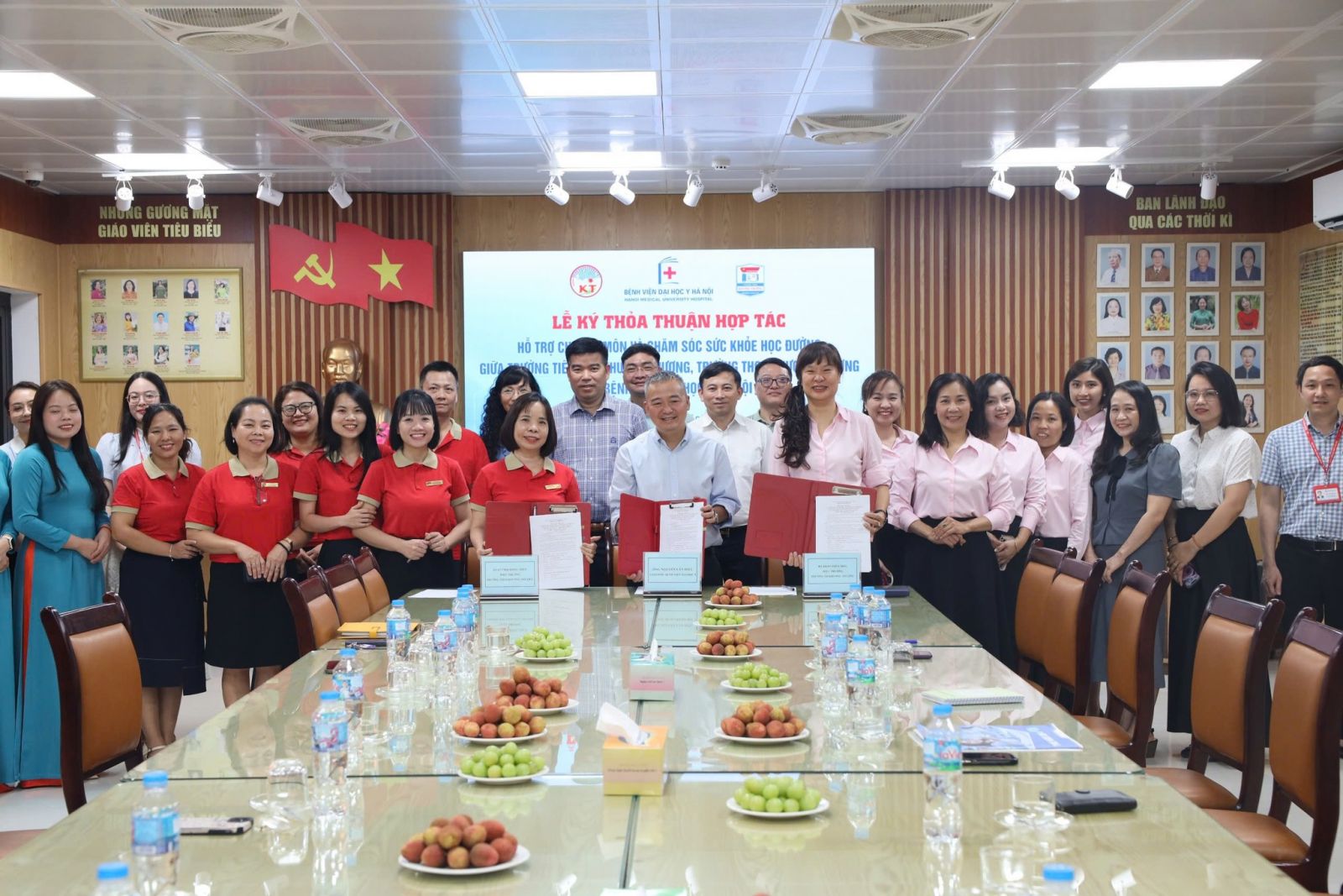 Trường THCS Khương Thượng phối hợp với Bênh viện Đại học Y Hà Nội - nâng tầm y tế học đường